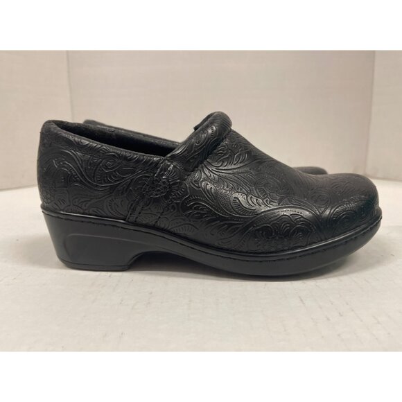 Women’s Yuu Bethanee embossed clog mules nursing waitress shoe size 8.5 wide - Picture 7 of 9